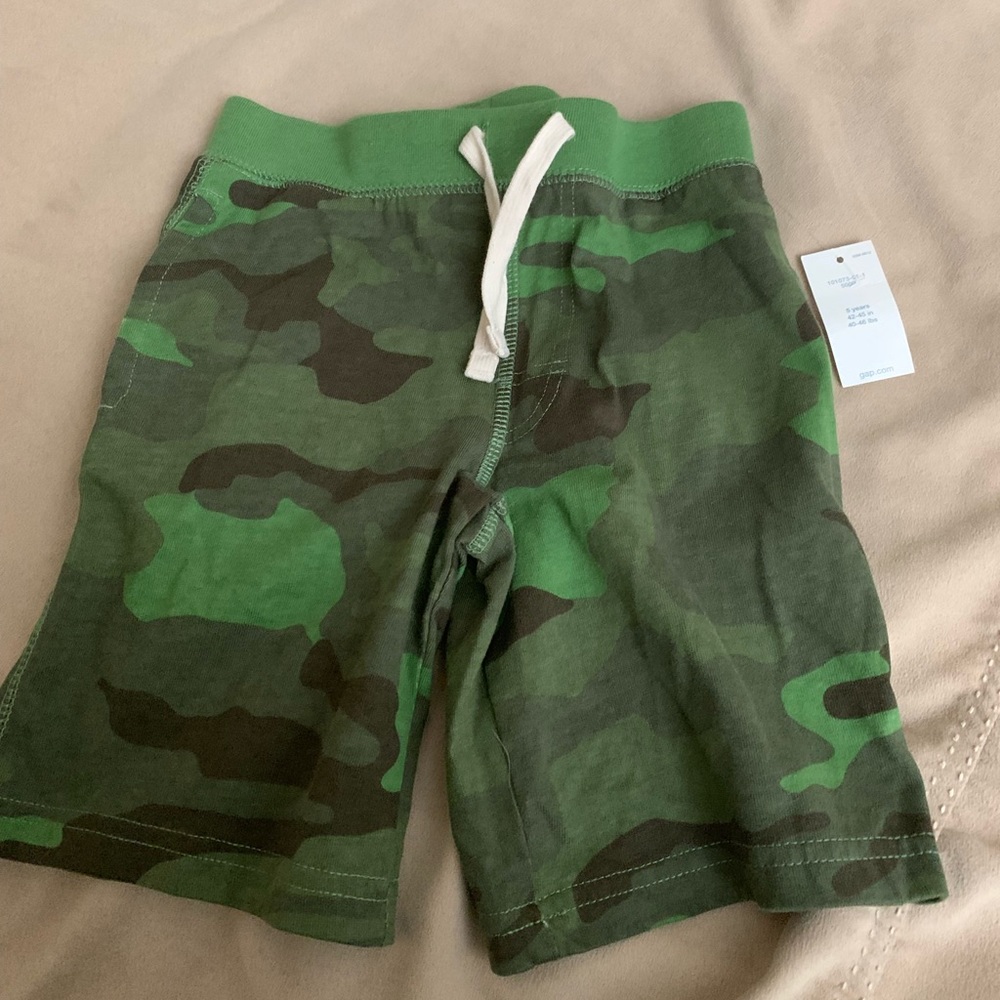 Gap camo shorts